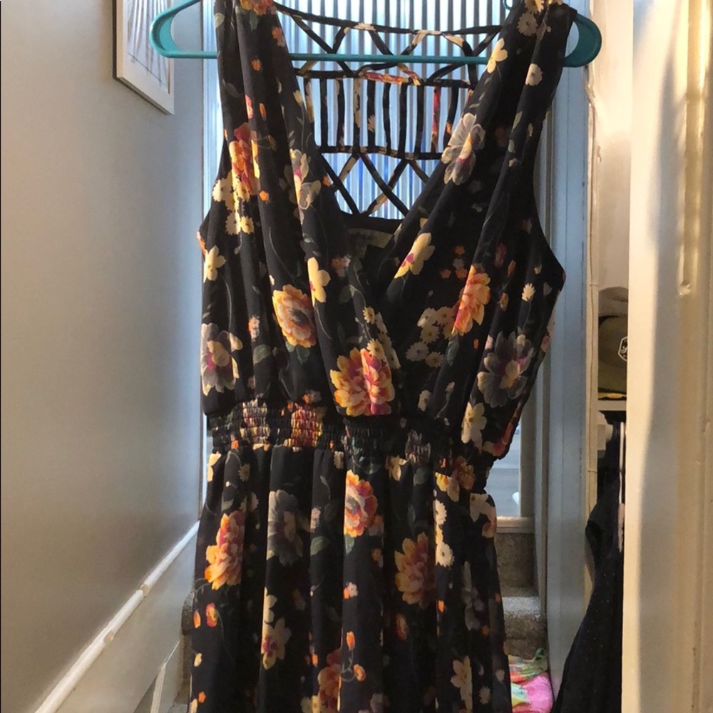 Maxi - Picture 2 of 4